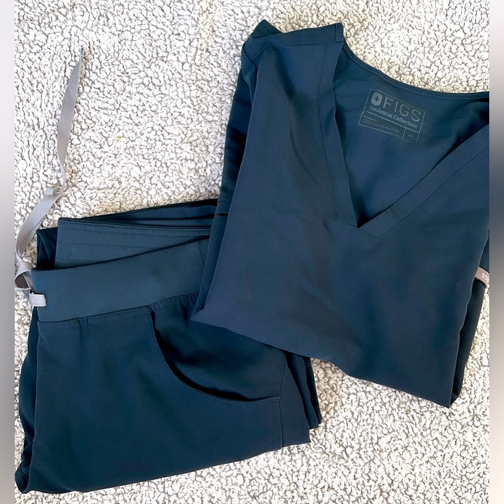 Figs scrubs, teal, XS top, S bottom